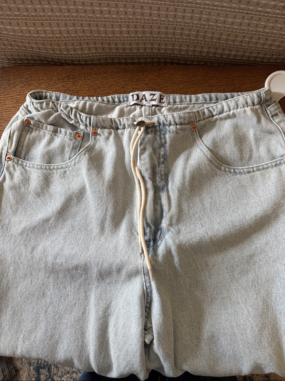 DAZE Light Wash Women's Jeans with Drawstring Waist